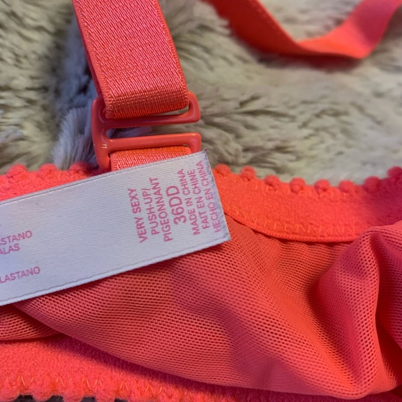 Victoria’s Secret Adjustable Padded Bra - Picture 5 of 5